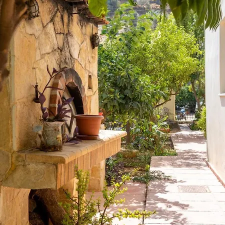 μονοκατοικία στο παλιόκαστρο Palaiokastro (Crete)